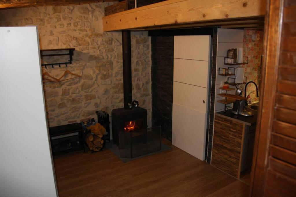 Le Portougais, Chalet A Chanaz, La Petite Venise Savoyarde Exteriör bild